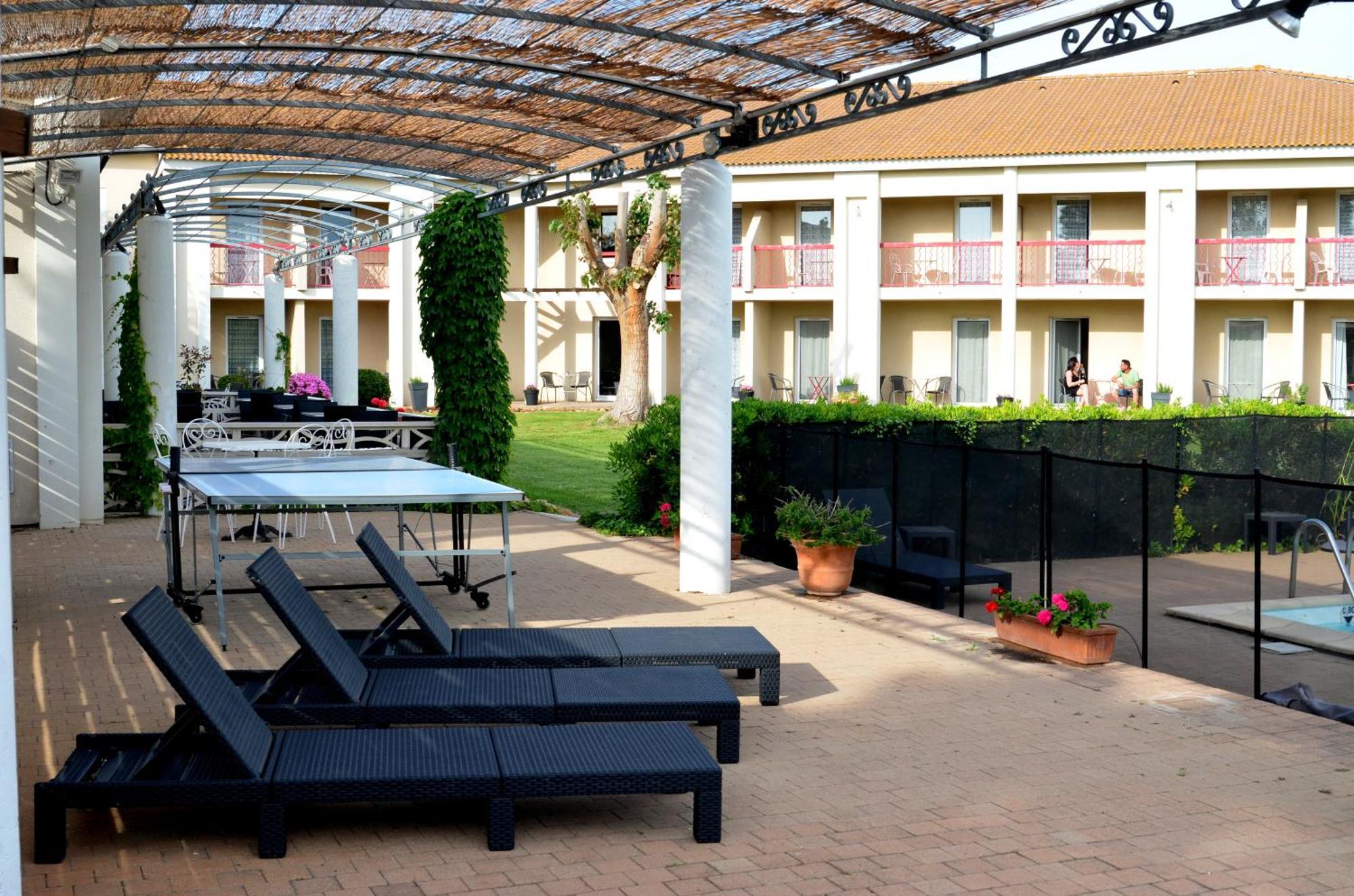 Hotel Le Mas Des Ponts D'Arles Exterior photo