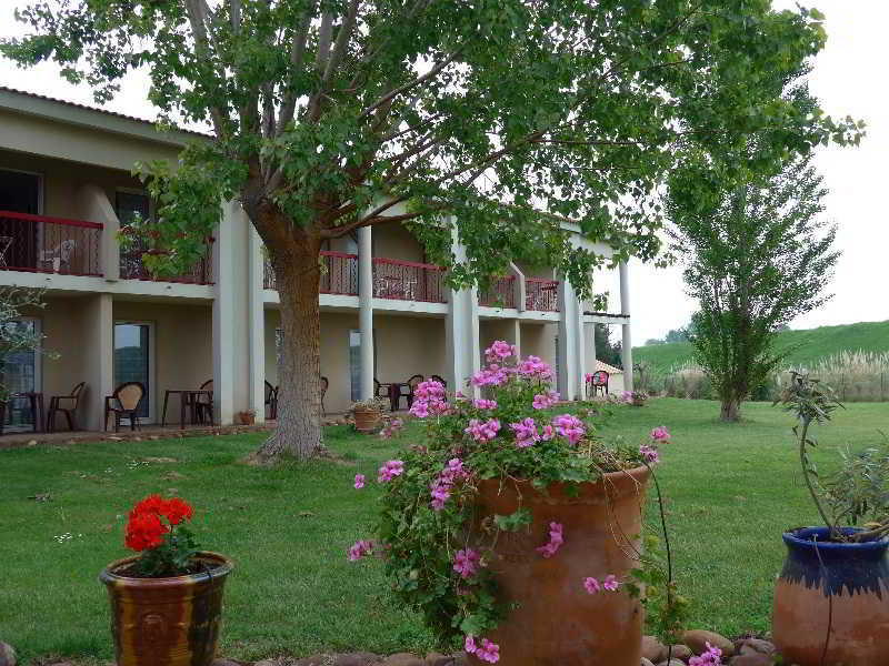 Hotel Le Mas Des Ponts D'Arles Exterior photo