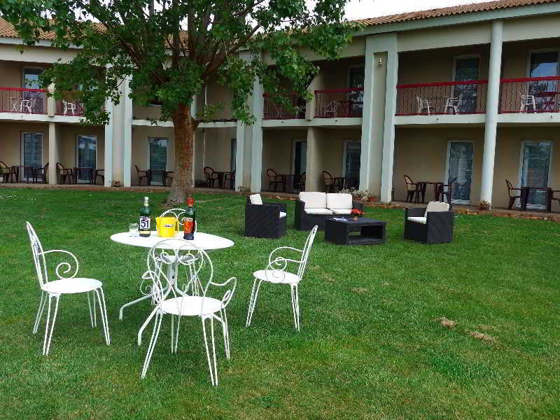 Hotel Le Mas Des Ponts D'Arles Exterior photo